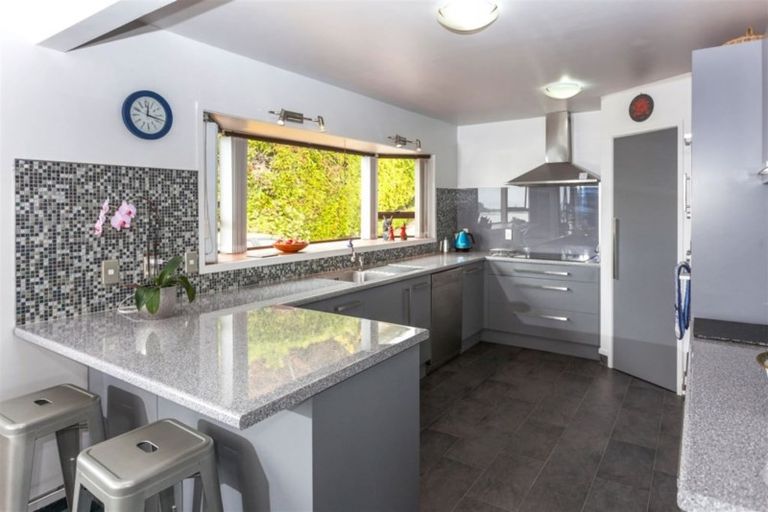 Photo of property in 8 Pine Grove, Tairua, 3508