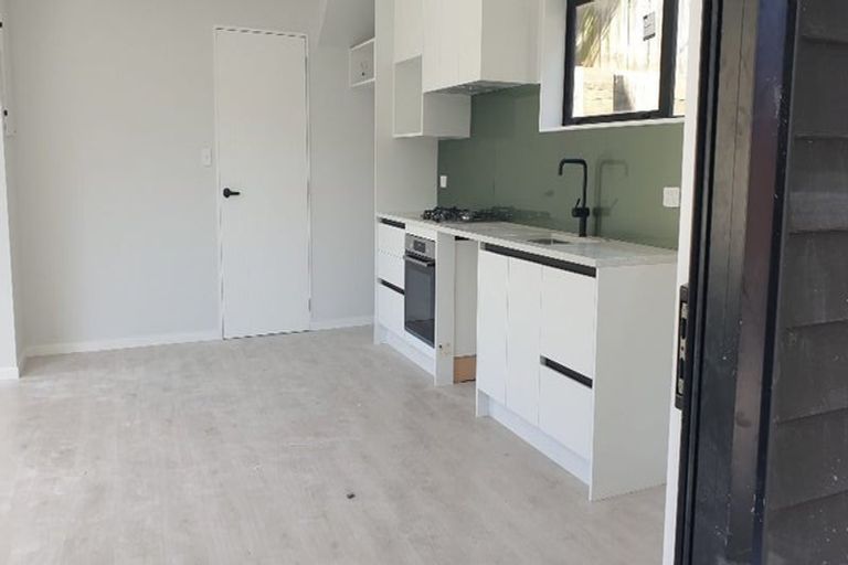 Photo of property in 111a Woodglen Road, Glen Eden, Auckland, 0602