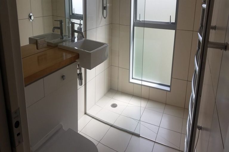 Photo of property in 3/16 Oriental Terrace, Oriental Bay, Wellington, 6011