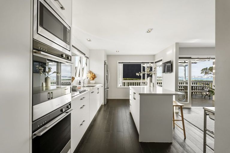 Photo of property in 2/81 Sylvan Avenue, Northcote, Auckland, 0627