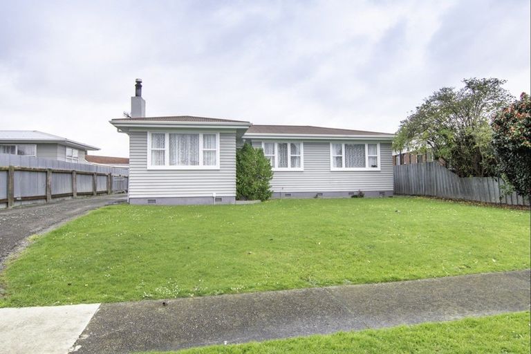 Photo of property in 17 Alexander Street, Awapuni, Palmerston North, 4412