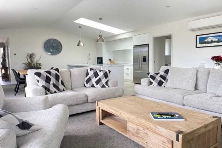 Photo of property in 14 Hiria Crescent, Papamoa Beach, Papamoa, 3118