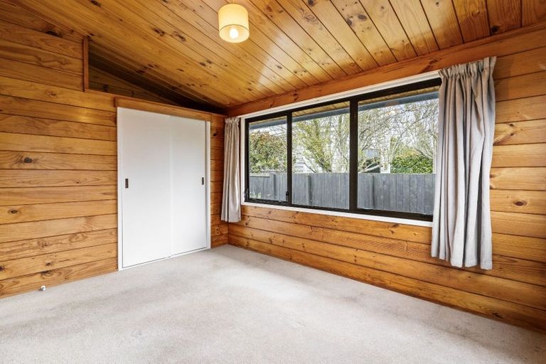 Photo of property in 2/19 Kiwi Road, Point Chevalier, Auckland, 1022