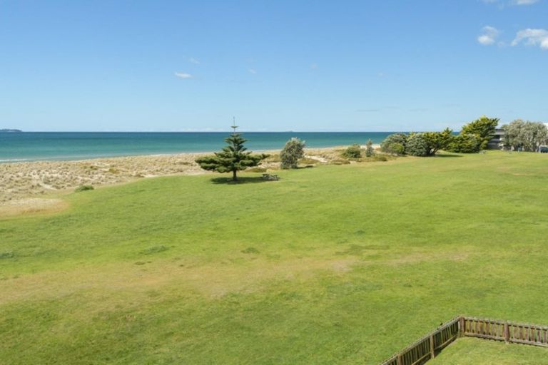 Photo of property in 1011 Papamoa Beach Road, Papamoa Beach, Papamoa, 3118
