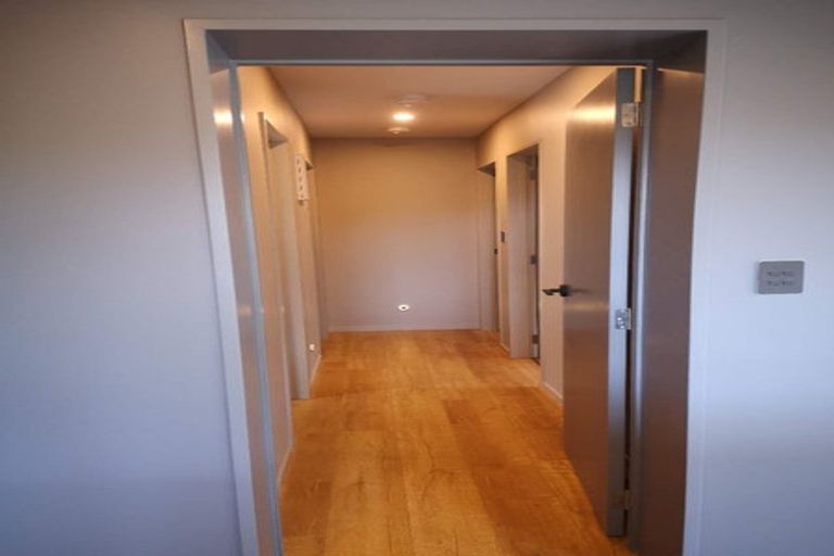 Photo of property in 44a Glen Vista Place, Bayview, Auckland, 0629