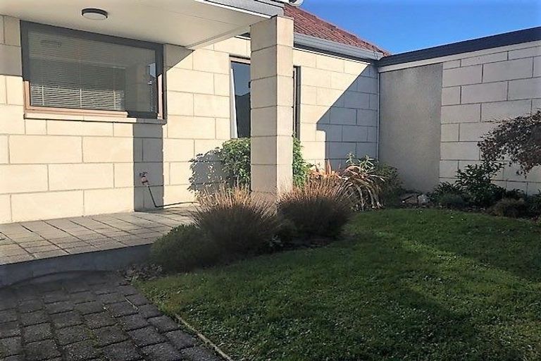 Photo of property in 5/4 Broadbent Street, Riccarton, Christchurch, 8041