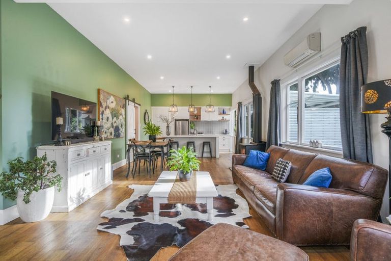 Photo of property in 184 Main North Road, Redwood, Christchurch, 8051