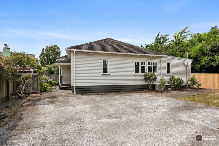 Photo of property in 1-2/6a Pohutukawa Street, Woburn, Lower Hutt, 5010