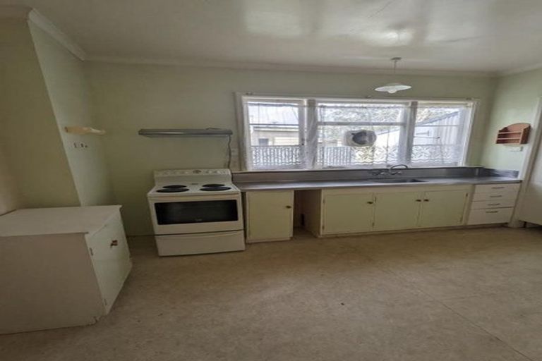 Photo of property in 37 Mako Mako Road, Levin, 5510