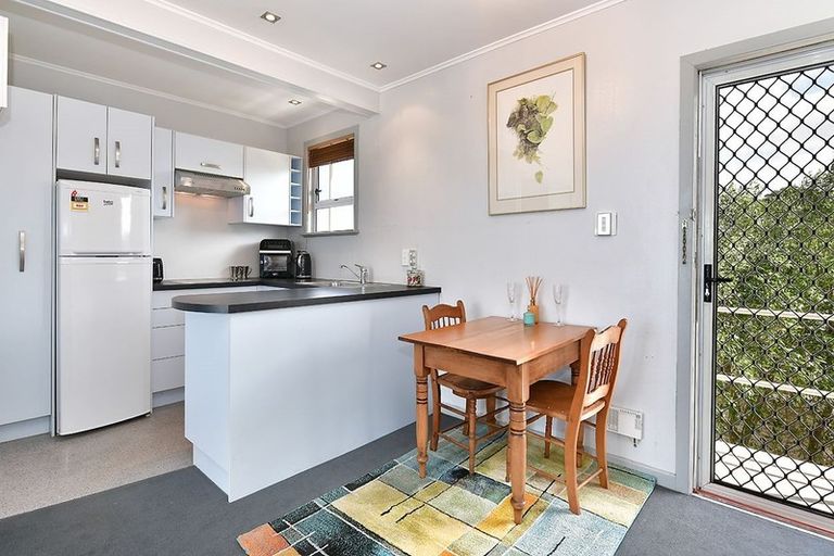 Photo of property in 7/219 Onewa Road, Birkenhead, Auckland, 0626