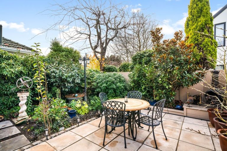 Photo of property in 140 Memorial Avenue, Burnside, Christchurch, 8053