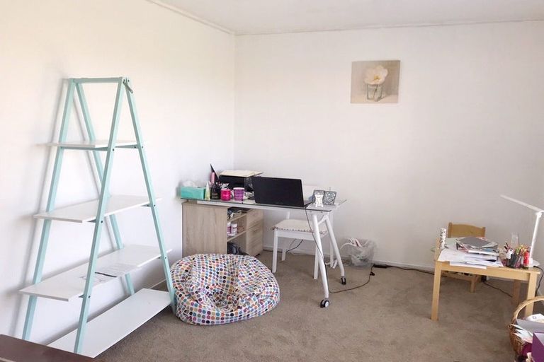 Photo of property in 1/25 Aotearoa Terrace, Murrays Bay, Auckland, 0630