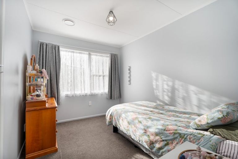 Photo of property in 17 Mountbatten Grove, Clouston Park, Upper Hutt, 5018