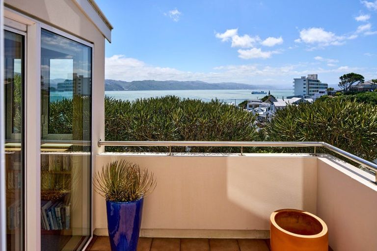 Photo of property in 14 The Crescent, Roseneath, Wellington, 6011