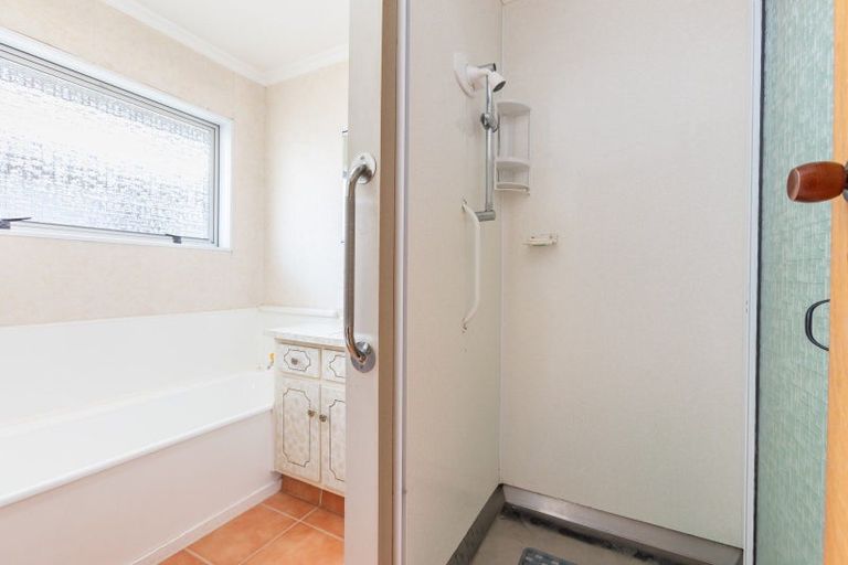 Photo of property in 5 Gladstone Street, Dannevirke, 4930