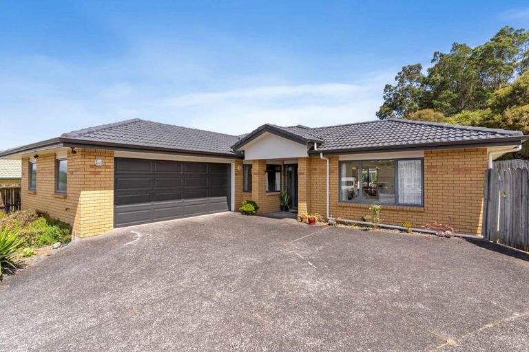 Photo of property in 90 Buscomb Avenue, Henderson, Auckland, 0610