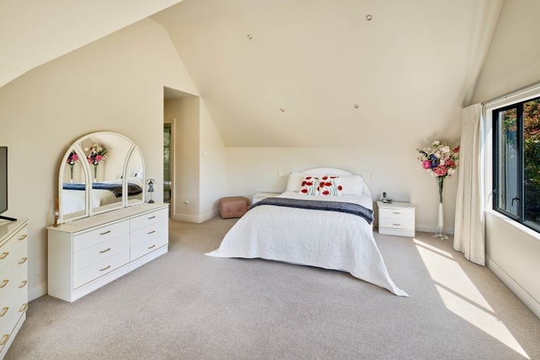 Photo of property in 15 Hautana Square, Woburn, Lower Hutt, 5010