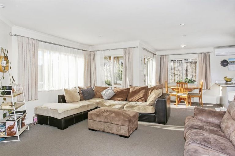 Photo of property in 21 Milson Drive, Papakura, 2110