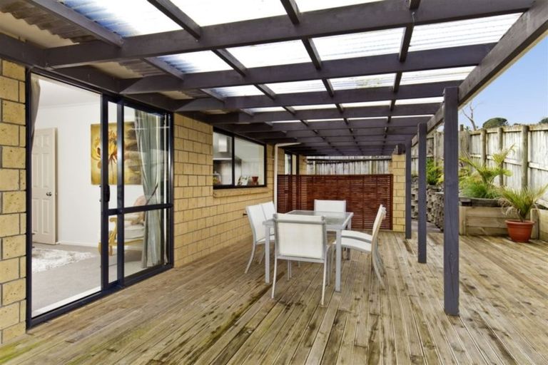 Photo of property in 56 View Ridge Drive, Ranui, Auckland, 0612