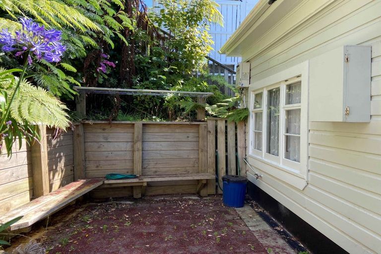 Photo of property in 5 Hadfield Terrace, Kelburn, Wellington, 6012
