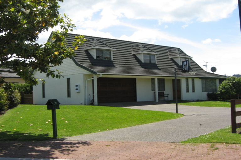 Photo of property in 79 Sunny Crescent, Huapai, Kumeu, 0810