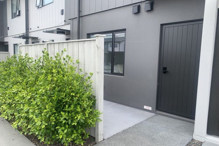 Photo of property in 2/18 Paraone Crescent, Takanini, 2112