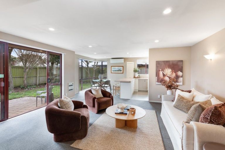 Photo of property in 2/172 Langdons Road, Northcote, Christchurch, 8052