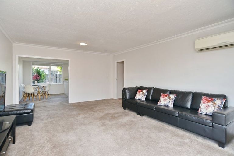 Photo of property in 2/11 Tuckers Road, Redwood, Christchurch, 8051