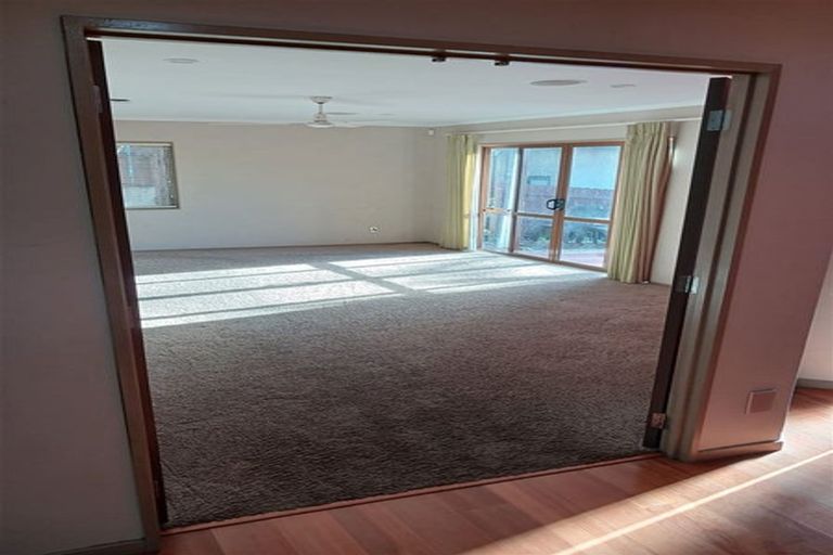 Photo of property in 41 Mt Lebanon Crescent, The Gardens, Auckland, 2105