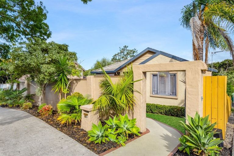 Photo of property in 1/22 Lagoon Way, West Harbour, Auckland, 0618