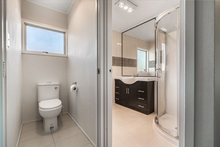 Photo of property in 12 Pureora Place, Clendon Park, Auckland, 2103