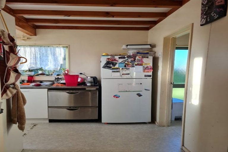 Photo of property in 2/52 Harrington Road, Henderson, Auckland, 0610