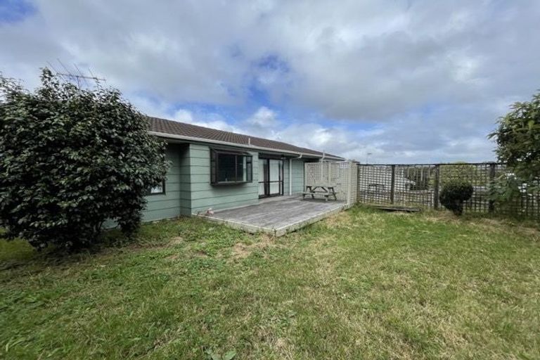 Photo of property in 12 Sumich Place, West Harbour, Auckland, 0618