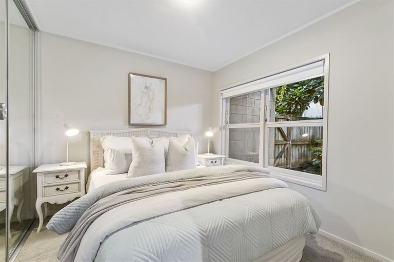 Photo of property in 3/14 Frieston Road, Milford, Auckland, 0620