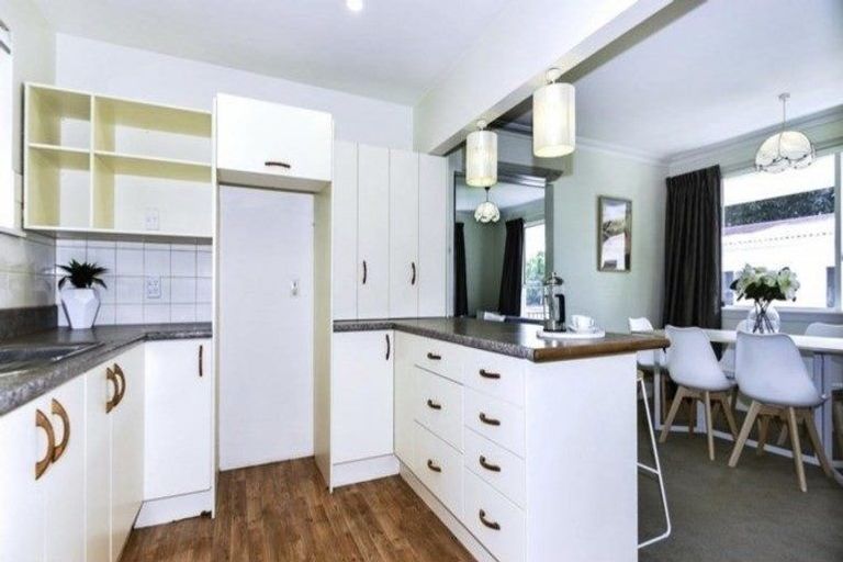 Photo of property in 6 Oldham Crescent, Halswell, Christchurch, 8025