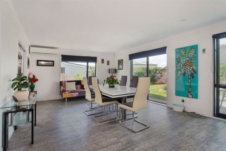 Photo of property in 3 Seaway Road, Clarks Beach, 2122