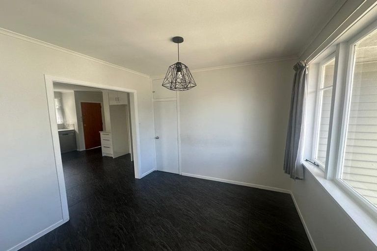 Photo of property in 8 Celsmere Lane, Te Atatu Peninsula, Auckland, 0610