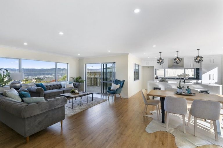 Photo of property in 4 Poto Road, Normandale, Lower Hutt, 5010