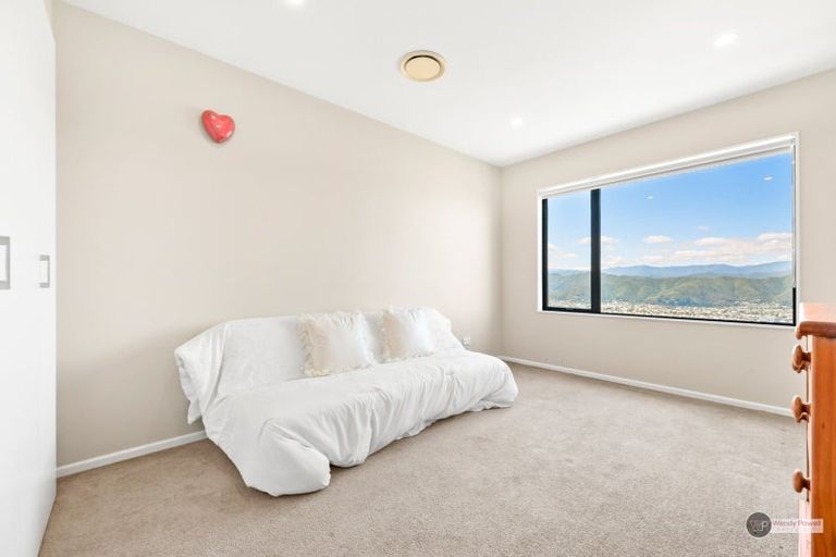 Photo of property in 30 Arahiwi Grove, Tirohanga, Lower Hutt, 5010