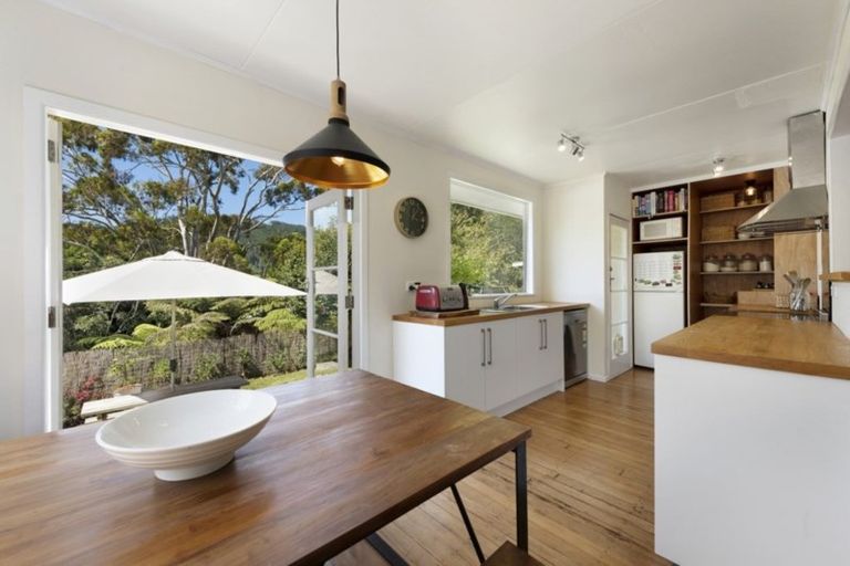 Photo of property in 11 Winchester Avenue, Pinehaven, Upper Hutt, 5019