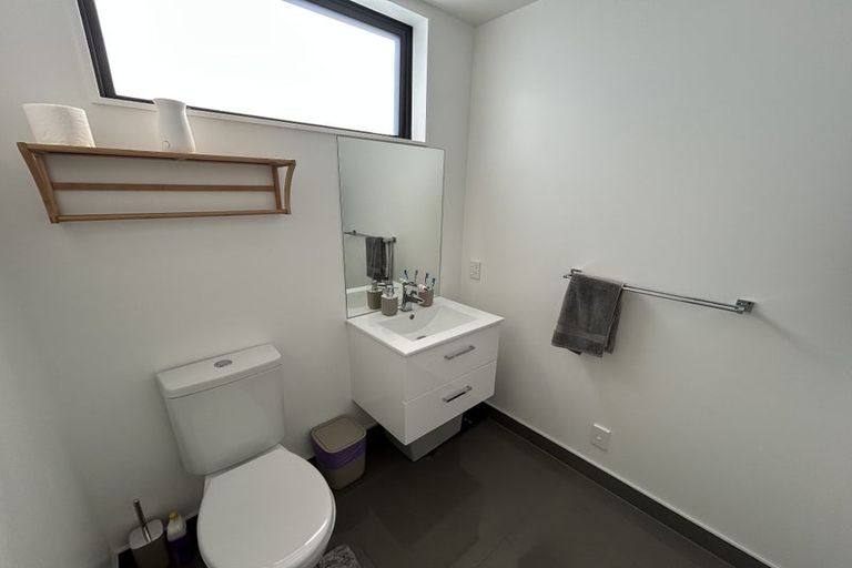 Photo of property in 5/15 Chivalry Road, Glenfield, Auckland, 0629