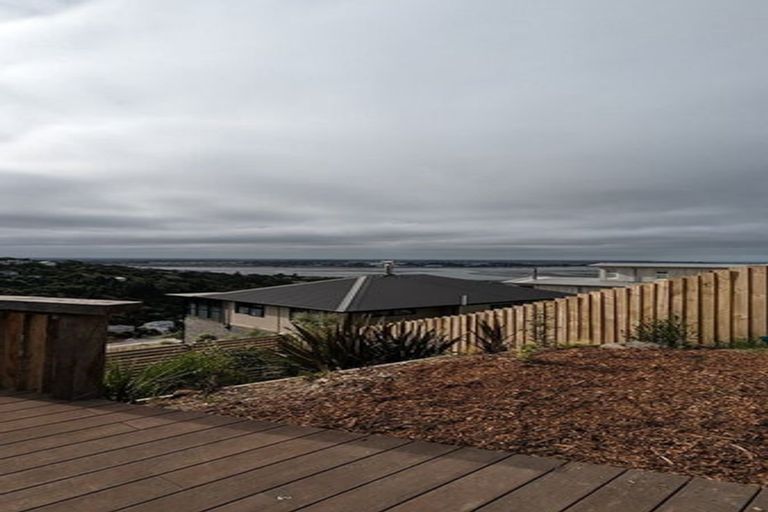 Photo of property in 9 Rifleman Lane, Redcliffs, Christchurch, 8081