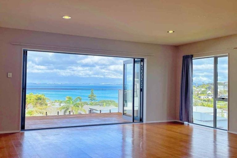 Photo of property in 1/17 Hyde Road, Rothesay Bay, Auckland, 0630