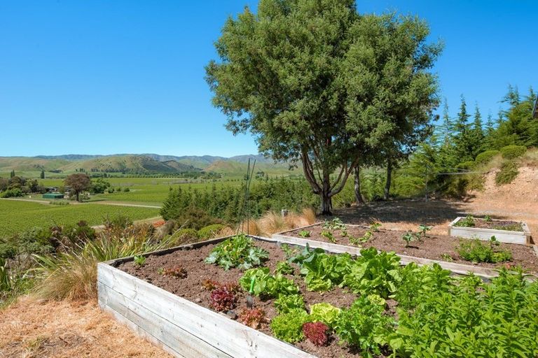 Photo of property in 670 Hawkesbury Road, Hawkesbury, Blenheim, 7272