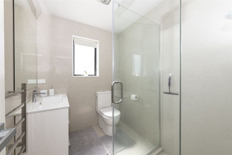 Photo of property in 33 Everglade Drive, Goodwood Heights, Auckland, 2105