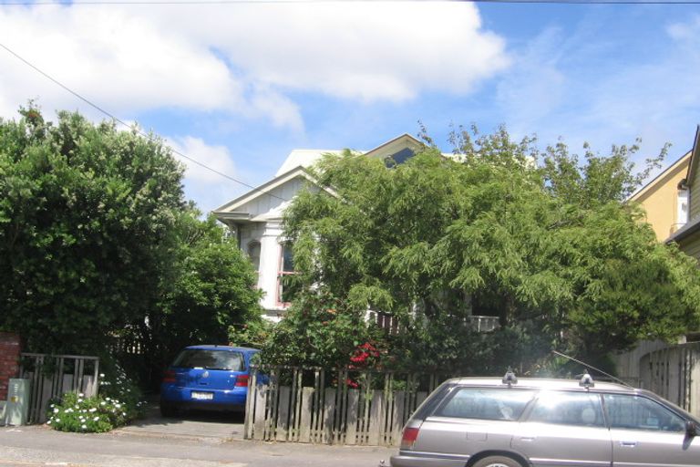 Photo of property in 62 Pirie Street, Mount Victoria, Wellington, 6011
