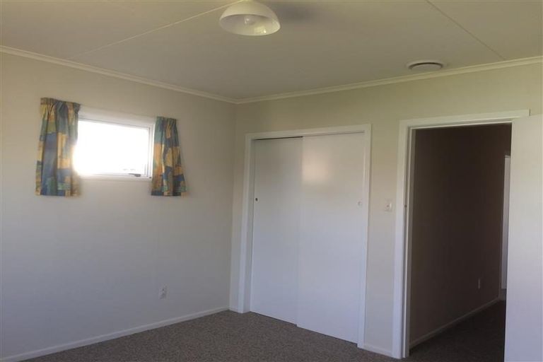 Photo of property in 1 Balmoral Street, Levin, 5510