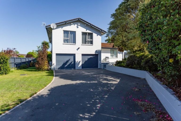 Photo of property in 25 Delaware Crescent, Russley, Christchurch, 8042