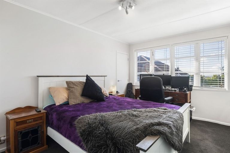 Photo of property in 83 Onewa Road, Northcote, Auckland, 0627