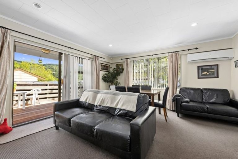 Photo of property in 68a Gemstone Drive, Birchville, Upper Hutt, 5018